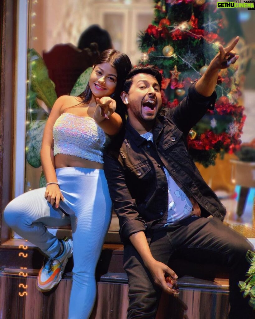 Pallavi Mukherjee Instagram - Christmas vibes 🎄 #christmas #christmaseve #ootd #instamood #familytime #christmastime #photooftoday #dayout #momsbirthday Kolkata - The City of Joy