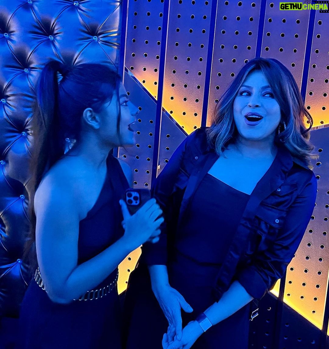 Pallavi Mukherjee Instagram - Be such a beautiful soul that people crave your vibes - and you are an example @mahimachaudhry1 ♥️♥️ And m still vibing on " dil hai tumhara " ♥️♥️ Grand opening of @bangtan_lounge , what an amazing BangTan vibeee🔥 #party #mahimachaudhry #candidmoments #blackdress #ootd #partyvibes #groove #music #livelifetothefullest #moments