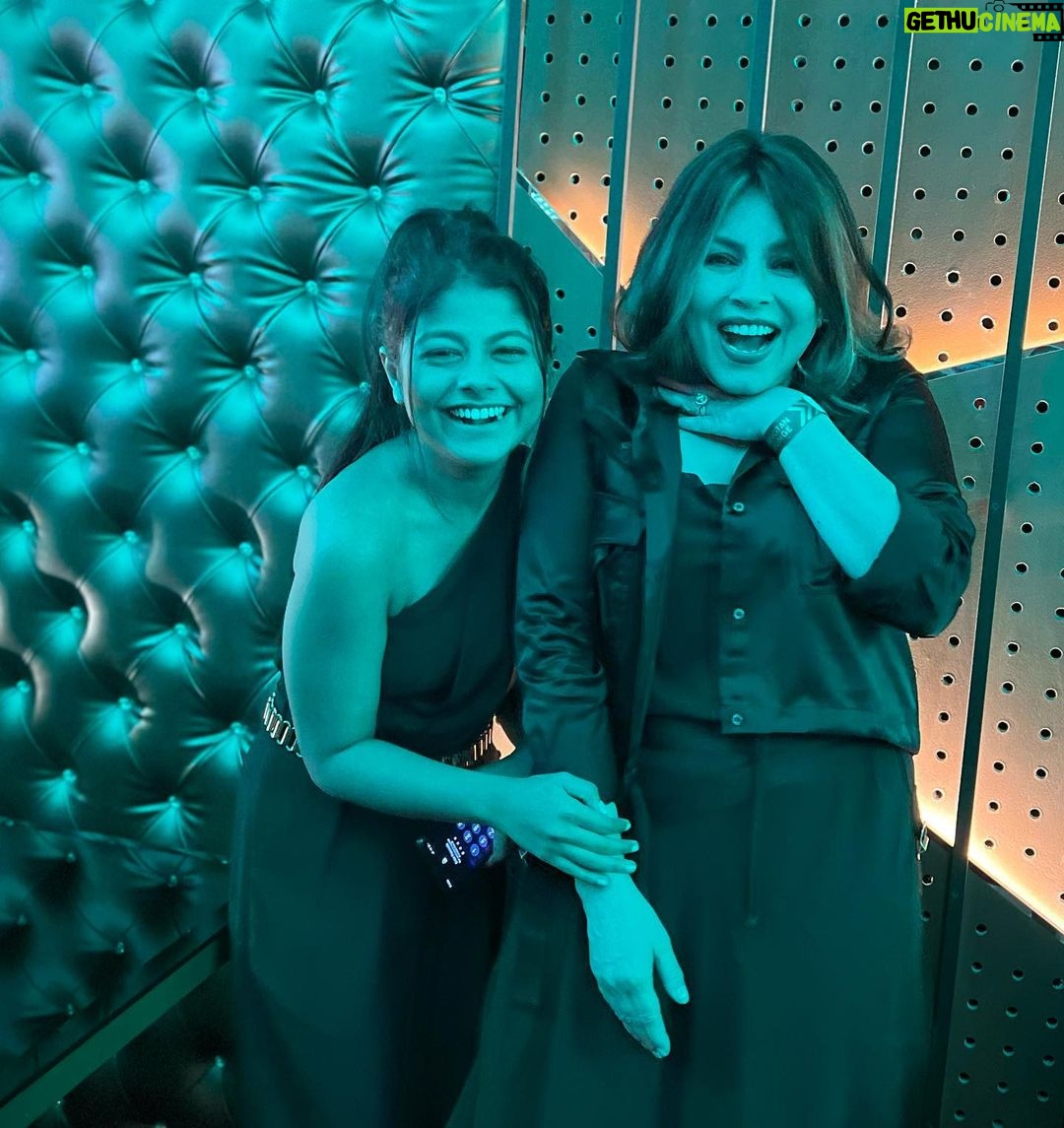 Pallavi Mukherjee Instagram - Be such a beautiful soul that people crave your vibes - and you are an example @mahimachaudhry1 ♥️♥️ And m still vibing on " dil hai tumhara " ♥️♥️ Grand opening of @bangtan_lounge , what an amazing BangTan vibeee🔥 #party #mahimachaudhry #candidmoments #blackdress #ootd #partyvibes #groove #music #livelifetothefullest #moments