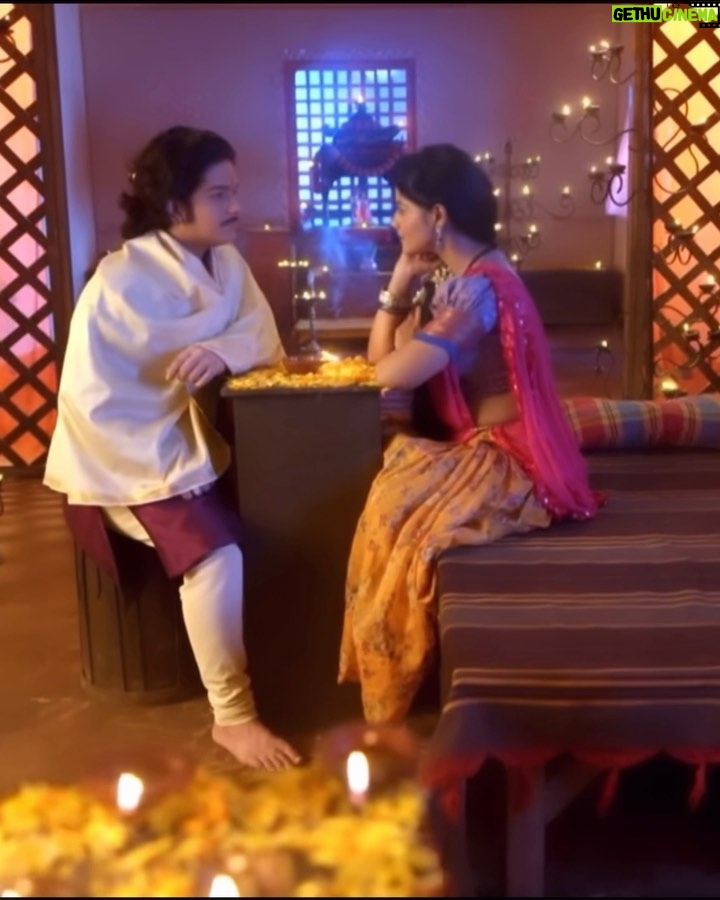 Pallavi Mukherjee Instagram - Glimpse of kesar and malerao 🤍 Keep watching #ahilyabaiholkar on @sonytvofficial #onscreen #romantic #kesar #sonytv #actresslife #lightscameraaction #loveislove #instadaily #actorlife #pallavimukherjee #barristerbabu #krishchauhan #blessed