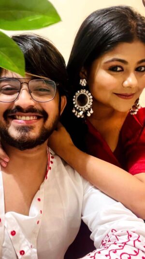 Pallavi Mukherjee Instagram - Dur raheke vi pass hein tu 

Mumbai ➡️ Kolkata 🌸