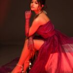 Pallavi Mukherjee Instagram - She loved mysteries so much that she became one ✨ 📷 @faizialiphotography Stylist @stylebyayesha_ Mua @makeup_asfaque Hair @sunny_hairr @kavitaparmar5848 👗 @anshu_designerlabel #photooftheday #oldsoul #msyterious #shadow #love #highfashion #lookoftheday #instafashion #lovethewayyouare Around The World
