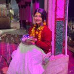 Pallavi Mukherjee Instagram - hoon main jahan, tum ho wahan Tum bin nahin hai kuchh yahaan 🌸✨🙏 Radhe radhe 🌸🌸 @krishna_valley_wellness_resort #vrindavan #yamunaarti #krishnalove #radhekrishna #mathura #radheradhe❤️ #peace Vrindavan