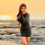 Pallavi Mukherjee Instagram - "The sun’s fiery kiss to the night" ☀️💛 #myfavouritehouroftheday #sunset #sunsetlovers #mood #goldenhour #mumbai #universe #loveislove #hopeisreal Mumbai, Maharashtra