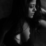 Pallavi Mukherjee Instagram - 🦂🖤 📷 @rafique_sayed Styled by @komal_hairandmakeup #potraitphotography #photoshoot #blackandwhite #potraitmood #instamood #fashionshoot Mumbai, Maharashtra
