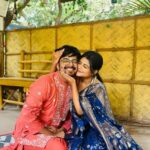Pallavi Mukherjee Instagram - ♥️ precious moments♥️ When ur sister makes a surprise visit on Bhaifota Kolkata - The City of Joy