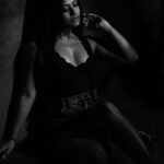 Pallavi Mukherjee Instagram - Life in monochrome✨🖤 📷 @rafique_sayed Styled by @komal_hairandmakeup #fashionphotography #potraitphotography #photoshoot #potraitmood #blackandwhite #fashionweek Mumbai, Maharashtra