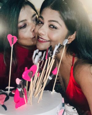 Pallavi Mukherjee Instagram - Thank you Universe 🤍✨

Thank you for being there always 
From sunset to moonrise, highs and lows , comfortable silence to deep conversation, 
Every life is a story. Thank you for being part of my story. 

@marygitasree @itssnehapaul 
Miss you @withlovesayak @letsbeconfused @kingshukgoon @bongshark @nehagupta795 @ibhavyasachdeva @priyankamishraofficial 

@namsolutions10 @vitskamats_silvassa for such wonderful hospitality 🙏

#birthday #thankyouuniverse #friendslikefamily #blessed #momismylife❤️ #gratitude