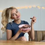 Pamela Reif Instagram - Tastes like Brownie Batter (Brownie Kuchenteig)!!!😛 launching TOMORROW at 10am or RIGHT NOW if you are Premium in my App ♥️♥️♥️♥️ can’t waittttt to make your life a spoonful of better 👀 #magic #dontmissout