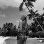 Pamela Reif Instagram - anzeige - excuse me, is this a dream or real life? 🥥🥹 location so beautiful, it‘s better than a green screen 🌴 4 days into our travel, the weather is perfect, I can’t stop staring at the beauty of the palm trees and the ocean & the calm and private energy here is relaxing me a lot. Of course I also try to not film other hotel guests in my stories (for their privacy) but I definitely don’t have a hard time with that 🥸 lots of space, privacy & silence. L-o-v-e. 📍@comomaalifushi, booked via my go-to agency @maledivenreisen 🌴 COMO Maalifushi, Maldives