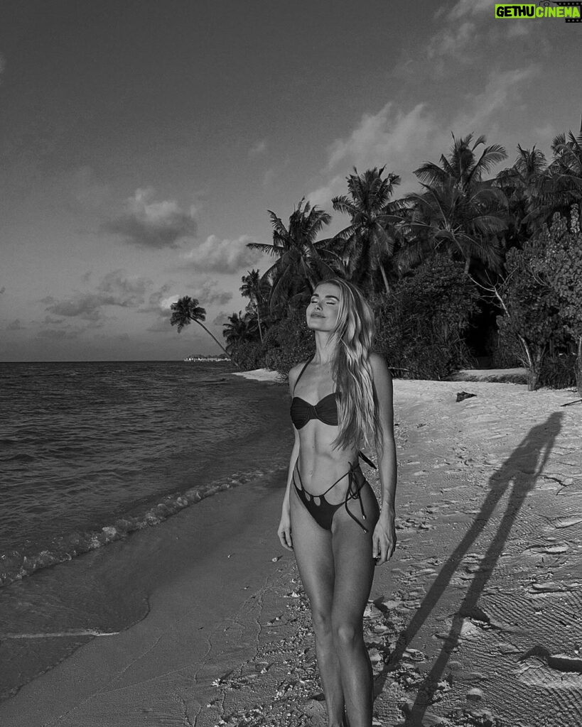 Pamela Reif Instagram - she’s back on the island 🌴 Maldives
