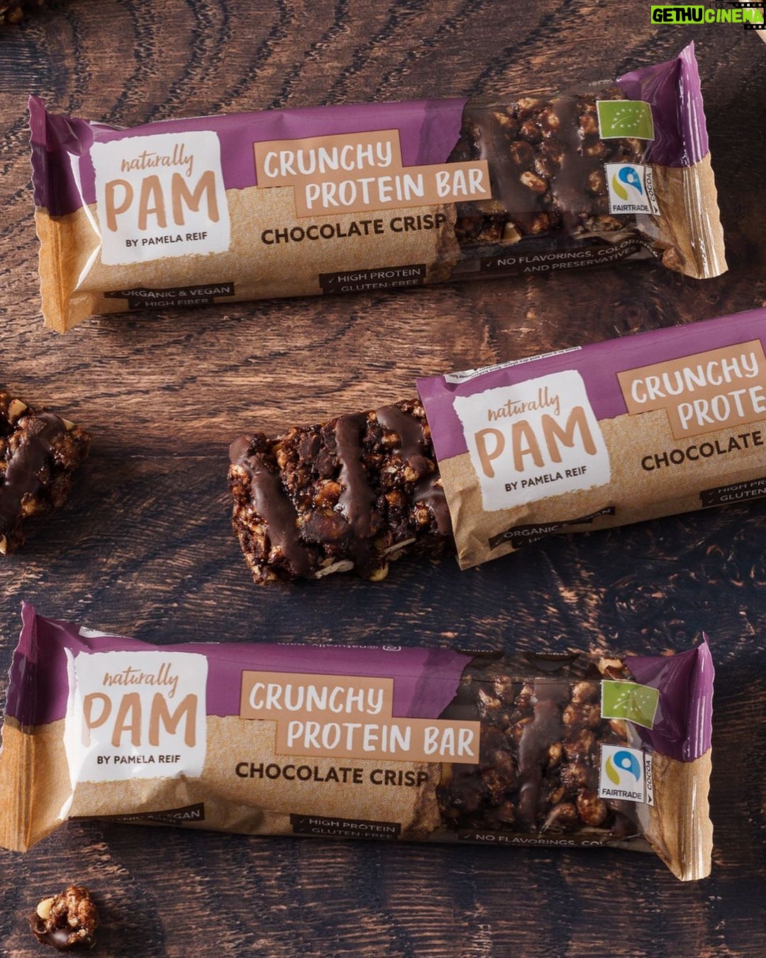 Pamela Reif Instagram - Dennis Limited Edition!! 🎈🫣 Which Team are you in? 👀 an Oatbar for all se Feinschmeckers 😮💨 this time it’s not a joke 😂😂 1. Team Dennis 🧋Imagine combining my best Oat Bar with the BEST Chai Latte & adding vegan white choc chunks and even more creaminess 🍦Something unique, far different than standard range. Because Dennis… would never do something boring 😅 We are sure you have NOT tasted something like this before! 2. Team Pam 🍫 Are you a chocolate lover? And want to treat your muscles with protein? While still not eating “too many” calories? My newest flavour is making me proud! The Chocolate Crisp is chocolatey like neverrrr before! Compared to the other flavours it tastes richer, more chocolatey and a hint sweeter and fuller 💪🏼 However, it’s still a „performance“ protein bar with only 126kcal, only 7g of carbs and 4g of sugar (that’s so low!) and a high fiber content, that will keep you full. So: Do you need a super light snack, that satisfies your wish for chocolate but doesn’t feel like a „cheat“? This is it. 🌱 both are organic, vegan, gluten free, without artificial sweeteners / colorants / flavourings or preservatives & made with loooooove ➡️ www.naturally-pam.com available as long as stock lasts on Let us know what you think, Dennis is so hyped to finally have his own Limited Edition!! #new #launchday #sibilings #wohoo #chai #chocolate #pamelareif #naturallypam Out Now