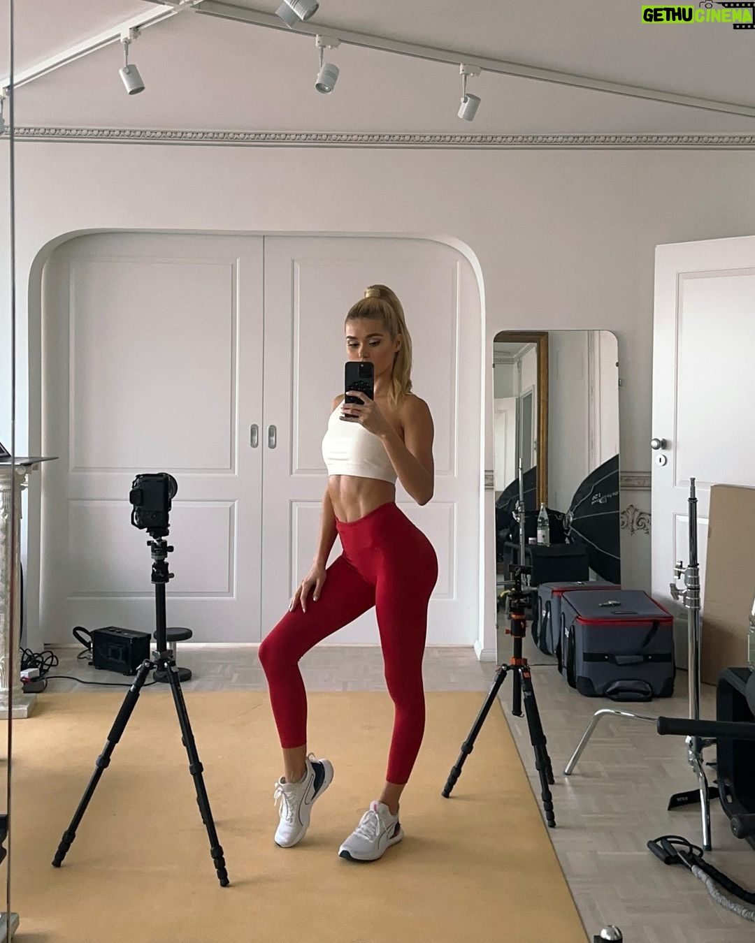 Pamela Reif Instagram - Who’s joining my LIVE Workout tomorrow at 6:30pm? ♥️📺 we will do a mix of 30min Abs / Core and 20min of Cardio / HIIT / Dancing 🕺🏼 I selected my current favorite workouts, I will give you tips on the way & sing along whenever it gets hard 🥵😂😂 knowing that so many people train, smile & siffer at the same time “with you” is like an extra boost of motivation!! - 10min Torture Tummy (this will be fun hahaaa) - 10min Trained Waist - 10min Standing Abs - 10min Party Dance - 10min Heartbeat on Fire 🔥🔥🔥🔥 PS: THANK YOU for the amazing feedback about Torture Tummy 🫣🫣🫣 I’m glad we have a new Killer Sixpack Challenge, that will make us stronger 🥸👀 #live #workout #motivated #together #pamelareif Live Workout