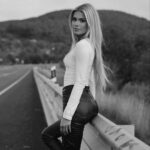 Pamela Reif Instagram - anzeige I 60 shades of black on white 🚦🖤 wearing my all-year favorite @calzedonia leather leggings, now in… thermoooo 🧊⛄️🥶 new styles are now in stores, for example with these little studs, lacing or also the one I was wearing in yesterday’s post 🫶🏼 #ootd #calzedonia #feelgoodincalzedonia Ibiza, Spain