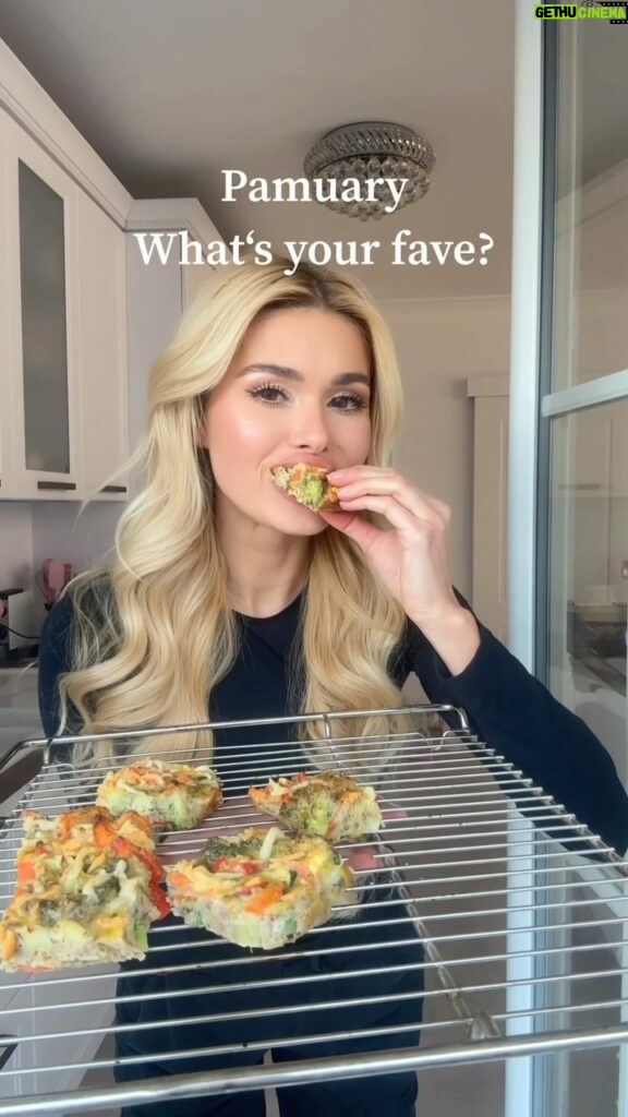 Pamela Reif Instagram - Don’t be scared to start ♥️👀 cooking healthy food is sometimes just as “tricky” as motivating yourself to do sports 😂 We are creatures of habit - and every change (naturally!!) takes some extra energy & brain power 🤷🏼‍♀️ but you’ll thank yourself if you take this step earlier, than later! 🧠To minimise the „brain power“ part… I am there to help 🥸🥸 I hope #Pamuary gave you some inspo, „forced“ you to step out of your comfort zone (same meals every day yay haha 🧚‍♀️😂) and try NEW recipes. And hopefully you found some longterm favourites? 🤤 What was your favorite recipe? 📱all of the recipes can be found in my #PamApp ♥️ #pamelareif #food #recipes #healthified #fitness #easierthanyouthink #makeyourlifedelicious