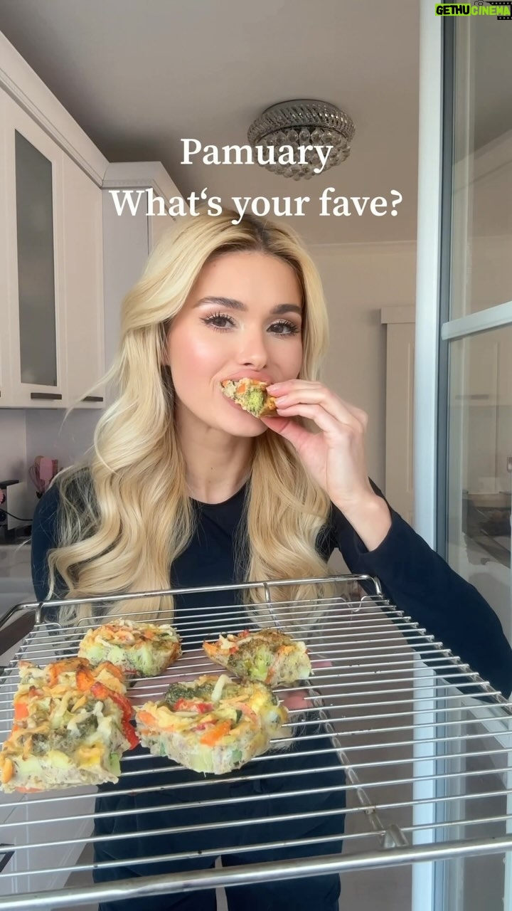 Pamela Reif Instagram - Don’t be scared to start ♥️👀 cooking healthy food is sometimes just as “tricky” as motivating yourself to do sports 😂 We are creatures of habit - and every change (naturally!!) takes some extra energy & brain power 🤷🏼♀️ but you’ll thank yourself if you take this step earlier, than later! 🧠To minimise the „brain power“ part… I am there to help 🥸🥸 I hope #Pamuary gave you some inspo, „forced“ you to step out of your comfort zone (same meals every day yay haha 🧚♀️😂) and try NEW recipes. And hopefully you found some longterm favourites? 🤤 What was your favorite recipe? 📱all of the recipes can be found in my #PamApp ♥️ #pamelareif #food #recipes #healthified #fitness #easierthanyouthink #makeyourlifedelicious