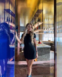 Pamela Reif Instagram - some unposted pics of my November ♥️ now I’m sick in bed, only dreaming about the gym, croissants, flowers and high heels 🤣🤌🏼 📍J Hotel in Shanghai Tower - the viewwwww is out of this world 🤤 on pic 2 it’s the highest building behind me & on pic 4 you’re standing inside of it 👀 PS: how GOOD was his dance (3), considering I spontaneously asked him to join me? 🥹