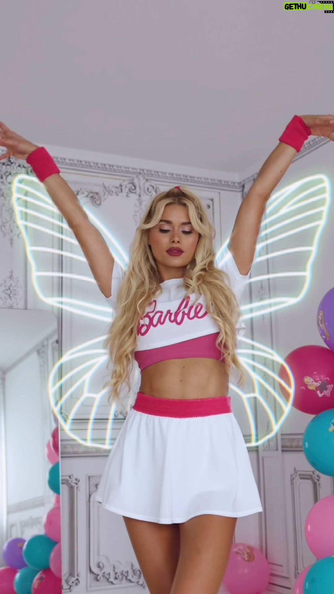 Pamela Reif Instagram - New Dance Workout!! 🕺🏼💖 SONG 3 👀 who nailed the choreo on @avamax in our new Dance Workout? This one will make your heart pumpppp (and your forehead sweat) before we go into… Latina mood 💃🏼✨ Let me know if you tried it!! My happy moments are reading your comments today 🥳🤪 #new #dance #workout #barbie #pamelareif #cardio #choreo
