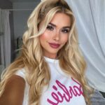 Pamela Reif Instagram – YAY the new dance workout is here!! 🕺🏼🤓💖🫶🏼 this was my hair & make up when filming it ✨I already saw so much beautiful feedback – swipe to read! 🥹 

Which mood is your fave? Happy, Ken, cute Power, Latin or Gangster? And did you see the outfit change coming? 😂😂😂

#barbie #new #workout #dance #pamelareif New Video