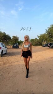 Pamela Reif Instagram - another year of doing everything & more ♥️ 34 workout videos created with love, 150 shared recipes, 6 new NP products (with a personal love to the nut butters), my new haircare company éla, billboards, photoshoots, collections, trips to hug fans all around the world… this video was 10min long at first 🫣 and what am I probably most grateful for…? my discipline 🤣🤣🤣 let’s inspire, empower & give each other strength - let’s make social media a positive place again ♥️ #2023 #2024 #smile