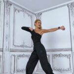 Pamela Reif Instagram - 10min Party Dance 🪩🕺🏼 now up on 📺💙 those are just someeeeee of the moves from when I was practicing, watch my story to see an overview for each song & the „full performance“ mode 😂☝🏼 Disco pump with me on David Guetta, Icona Pop & moreeee to end 2023 with a smile on your face 🤓 I’m sure you know the lyrics of those bangers so you can sing along with full energy 🫣🥸 And let me know how you like the workout video 🫶🏼🫶🏼 #workout #dance #party #2023
