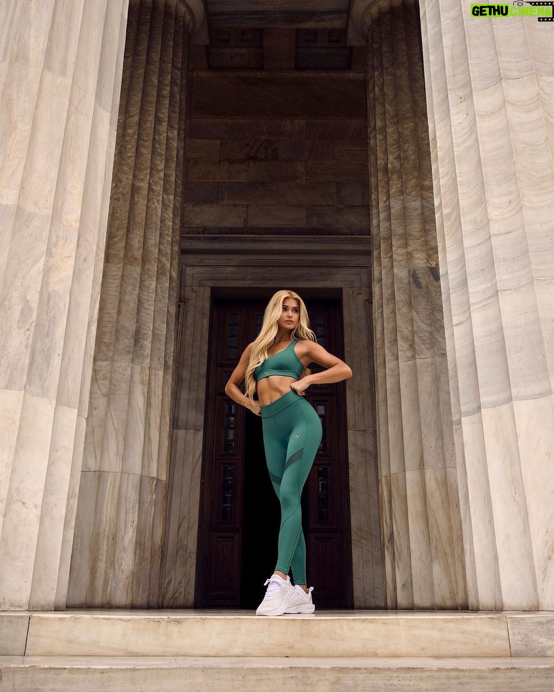 Pamela Reif Instagram - anzeige I NOW AVAILABLE 💙 my Pam x Puma collection is here!!! Shop it in all European countries & in China on www.puma.com + in 5 Puma Retail stores (Madrid, Paris, Berlin, Vienna, Herzogenaurach) 📍 This collection is all about „Embrace your inner goddess“ 🗿 because it’s inspired by Greek architecture. Have a look at the background of the pictures, you can find the same shapes in the design details! 🫣😬 It is a blend of functionality & style, including lots of fashionable details that you can normally not find in sportswear. I really aimed to ELEVATE your gym wardrobe 🫡🫶🏼 We have very flattering shapes, sexy cleavages, different types of cups, heart shaped butt linings, corset styles & mesh details - in popping colors…. or black 👀🥸 I hope you’ll look into the mirror and think „uf I’m looking great in my outfit today“ 🫶🏼🕺🏼 Let me know what you like best in the comments!! #pamxpuma #pamelaxpuma @puma.de @pumatraining #nowavailable #wohoooo #puma #pamelareif