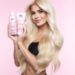 Pamela Reif Instagram - ÉLA QUIZ 🕺🏼 put your answers in the comments! I’ll text 5 winners tomorrow night and order them 5 products of their choiceeee 📦🫶🏼 1. The products smell like a) powdery vanilla & roasted cocoa or b) fruity orange & herby rosemary 2. Everything is produced in a) Germany 🇩🇪 or b) France 🇫🇷 3. All in all, we washed our hair a) 78 or b) 32 times with different sample versions 4. I use a) the turquoise combo or b) turquoise shampoo + pink conditioner 5. If you have greasy roots quickly, you should go for the a) turquoise or b) pink shampoo 6. With the dry shampoo, I can go an additional a) 1 or b) 2-3 days without washing 🥸 7. The pink conditioner reduces hair breakage by a) 72% or b) 83% percent 😮‍💨 8. The hair oil makes our lengths smooth with a) apricot, plum & macadamia oils or b) jojoba, olive & coconut oil 🍑 9. In the Pam App, we now have a) 2 or b) 3 recipes, using éla key ingredients and colors 👩🏼‍🍳 #quiz #giveaway Quiz