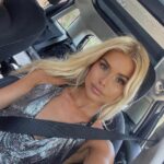 Pamela Reif Instagram - 🌼 (shortest caption in forever)