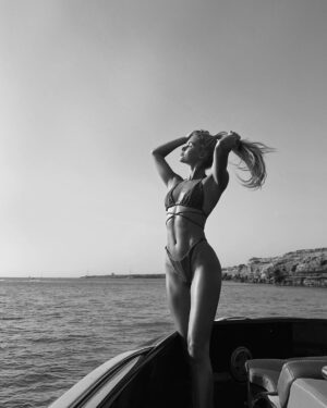 Pamela Reif Instagram - summer 🩵💛🩵💛