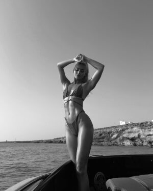 Pamela Reif Instagram - summer 🩵💛🩵💛