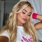 Pamela Reif Instagram – YAY the new dance workout is here!! 🕺🏼🤓💖🫶🏼 this was my hair & make up when filming it ✨I already saw so much beautiful feedback – swipe to read! 🥹 

Which mood is your fave? Happy, Ken, cute Power, Latin or Gangster? And did you see the outfit change coming? 😂😂😂

#barbie #new #workout #dance #pamelareif New Video