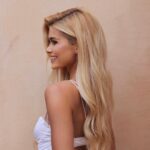Pamela Reif Instagram - anzeige | good hair day (almost) every day - oooor at least for 4 days if I once put in the effort after washing 🤌🏼🥸 anzeige | wer hat noch nicht, wer braucht doch noch eins? Momentan bekommt ihr 25-30% Rabatt auf meine geliebten @ghdhairde tools 🫣 diesen Rabatt gibt es nur 1x im Jahr und dieses Mal funktioniert er sogar auf die aktuelle Dreamland Edition in jade-rose (Bild 3)! 🫶🏼🫶🏼🫶🏼 ▫️Code: PAMXGHD ▫️in DE & AT auf ghdhair.com gültig 🕺🏼 In meinen Story Highlights habe ich ganz viele Tool & Haar Tutorials abgespeichert 🤍🤍🤍 Ibiza, Spain