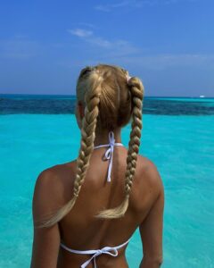 Pamela Reif Instagram - 🐢 braids, turtles & friendly monsters 🦈 Maldives