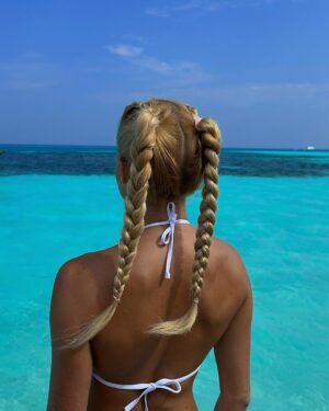 Pamela Reif Instagram - 🐢 braids, turtles & friendly monsters 🦈