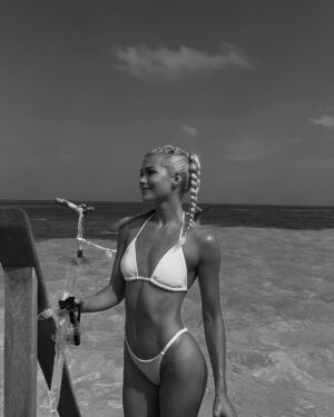 Pamela Reif Instagram - 🐢 braids, turtles & friendly monsters 🦈