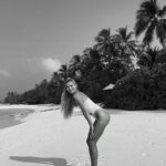 Pamela Reif Instagram - 🌴 palm trees are named for their leaves’ similarity to the fingers of a large hand 🖐🏼🥲 did you know that or was your mind just blown away by a Maldivian breeze of knowledge? 💨 Maldives