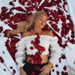 Pamela Reif Instagram - Happy Valentine’s Day 🥀 may your heart be filled with love or your tummy with chocolate today ♥️