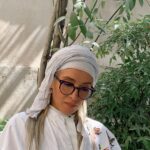 Pantea Panahiha Instagram – اخرین روز در مدرسه ی قدیم و مرور تمام خاطرات شیرین روزها در #اینجا_میان_شهر کوچه پدرام، بزودی مدرسه به جای جدید منتقل میشه و خاطرات جدید با خودش به همراه میاره!
عکس رو مهرنوش عزیز (نعمت) برداشته 
@mehrnooshaghaei