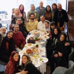 Pantea Panahiha Instagram - ما با هم در این/جا و آن/جا خوشیم . @injamasterclass @latelierdeshahrzad سخت بود ننویسم که این جمع رو به چه قشنگی کنار هم جمع کردی صابر دردونه ی عزیز با یک نامه که جاش توی این عکسا خالیه و تو بلدی خوب غافلگیر کنی و چقدر میچسبه همیشه ! ممنون ازت که کنار مایی و برای ما لحظه های ناب زیادی میسازی و همهی اینا بخاطر وجود توئه🤍 @saberabar saberabar