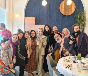 Pantea Panahiha Instagram - ما با هم در این/جا و آن/جا خوشیم .
@injamasterclass 
@latelierdeshahrzad 
سخت بود ننویسم که این جمع رو به چه قشنگی کنار هم جمع کردی صابر دردونه ی عزیز با یک نامه که جاش توی این عکسا خالیه و تو  بلدی خوب غافلگیر کنی و چقدر میچسبه همیشه ! 
ممنون ازت که کنار مایی و برای ما لحظه های ناب زیادی میسازی و همهی اینا بخاطر وجود توئه🤍
@saberabar saberabar