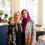 Pantea Panahiha Instagram - ما با هم در این/جا و آن/جا خوشیم . @injamasterclass @latelierdeshahrzad سخت بود ننویسم که این جمع رو به چه قشنگی کنار هم جمع کردی صابر دردونه ی عزیز با یک نامه که جاش توی این عکسا خالیه و تو بلدی خوب غافلگیر کنی و چقدر میچسبه همیشه ! ممنون ازت که کنار مایی و برای ما لحظه های ناب زیادی میسازی و همهی اینا بخاطر وجود توئه🤍 @saberabar saberabar