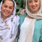 Pantea Panahiha Instagram - اکران «جوجه تیغی» از نیمه دوم مهر اولین فیلم مستانه مهاجر در راه سینماها . فیلم کمدی «جوجه تیغی» به کارگردانی مستانه مهاجر از نیمه دوم مهر اکرانش را در سینماها آغاز می کند.این فیلم ماجرایی طنز از زندگی ناخواسته یک جوان متعصب‌ را روایت می‌کند که پیشنهادی عجیب، گذشته و آینده‌‌ او را تحت تاثیر قرار می‌دهد و از سوی دیگر ماجراهای زنی که می‌خواهد اولین رئیس جمهور زن ایران شود. . «جوجه تیغی» با بازی حامد کمیلی ، پانته‌آ پناهی‌ها،، هادی کاظمی، آناهیتا درگاهی ، نازنین بیاتی ، پژمان بازغی ، هومن برق‌نورد، نگار فروزنده، مهراب قاسم‌خانی، امید روحانی، مهتاب ثروتی، آیدا ماهیانی، صحر اسدالهی و... از پربازیگر‌ترین فیلم‌های امسال سینماهاست و پیش‌بینی می‌شود در جمع پرفروش‌های گیشه قرار بگیرد. . مستانه مهاجر طی سالهای فعالیتش تدوین ده‌ها فیلم‌سینمایی از نام‌های سرشناس سینمای ایران را برعهده داشته او همچنین به عنوان تهیه‌کننده، آثاری چون «اسرافیل» و «جاده خاکی» را تولید کرده. «جوجه تیغی» اولین فیلم مستانه مهاجر در مقام کارگردان است که توسط فیلمیران در سینماهای کشور اکران میشود.