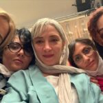 Pantea Panahiha Instagram - اکران «جوجه تیغی» از نیمه دوم مهر اولین فیلم مستانه مهاجر در راه سینماها . فیلم کمدی «جوجه تیغی» به کارگردانی مستانه مهاجر از نیمه دوم مهر اکرانش را در سینماها آغاز می کند.این فیلم ماجرایی طنز از زندگی ناخواسته یک جوان متعصب‌ را روایت می‌کند که پیشنهادی عجیب، گذشته و آینده‌‌ او را تحت تاثیر قرار می‌دهد و از سوی دیگر ماجراهای زنی که می‌خواهد اولین رئیس جمهور زن ایران شود. . «جوجه تیغی» با بازی حامد کمیلی ، پانته‌آ پناهی‌ها،، هادی کاظمی، آناهیتا درگاهی ، نازنین بیاتی ، پژمان بازغی ، هومن برق‌نورد، نگار فروزنده، مهراب قاسم‌خانی، امید روحانی، مهتاب ثروتی، آیدا ماهیانی، صحر اسدالهی و... از پربازیگر‌ترین فیلم‌های امسال سینماهاست و پیش‌بینی می‌شود در جمع پرفروش‌های گیشه قرار بگیرد. . مستانه مهاجر طی سالهای فعالیتش تدوین ده‌ها فیلم‌سینمایی از نام‌های سرشناس سینمای ایران را برعهده داشته او همچنین به عنوان تهیه‌کننده، آثاری چون «اسرافیل» و «جاده خاکی» را تولید کرده. «جوجه تیغی» اولین فیلم مستانه مهاجر در مقام کارگردان است که توسط فیلمیران در سینماهای کشور اکران میشود.