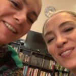 Pantea Panahiha Instagram - چقدر بلند بلند از ته دل ریسه رفتیم، چقدر خندیدیم و نگاه کردیم… چه گریه ها با هم کردیم، چقدر همدیگرو بغل کردیم و دلداری دادیم، با هم بزرگ شدیم، با هم زندگی کردیم، قهر و اشتی های یواشکی و تو دلی، جوری که حتی دو خواهر شاید با هم نکرده باشن ،،، مهم نیست که گاهی حتی همرو نمی بینیم چیزی که وصله بینمون خیلی قوی تر از دیدن بوده و هست. به دنیا اومدنت برام مبارکه مستانه عزیزم به اندازه ی تمام نگاههایی که بینمون رد و بدل شده و فکرای نزده ای که از سرمون عبور کرده برات ارامش و خوشی و سلامتی ارزو میکنم که لایق بهترینهایی تولدت مبارک مهااااجر 🤍🤍🤍🤍 یه عکس لای عکساست که چون مال قدیماس همیشه تو عکسای من و مستانه میزارم که یادمون بیاد! اگه کسی رو تو عکس بغل کردم از برادر نداشته نزدیک ترمه پس کسی یهو جوگیر نشه فامیلیامونم یکیه و چون مهمه گذاشتم یادآور روزهای عجیبیه هم برای من هم مستانه!