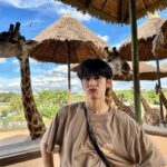 Pao Piched Jongjaihan Instagram - 🐒 ลิงน้อยกับนีราฟ 🦒 . 📸 : @aum.chld