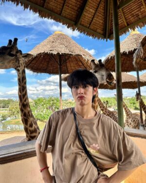 Pao Piched Jongjaihan Instagram - 🐒 ลิงน้อยกับนีราฟ 🦒
.
📸 : @aum.chld