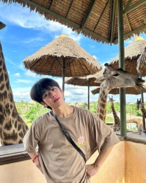 Pao Piched Jongjaihan Instagram - 🐒 ลิงน้อยกับนีราฟ 🦒
.
📸 : @aum.chld