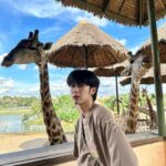 Pao Piched Jongjaihan Instagram - 🐒 ลิงน้อยกับนีราฟ 🦒 . 📸 : @aum.chld