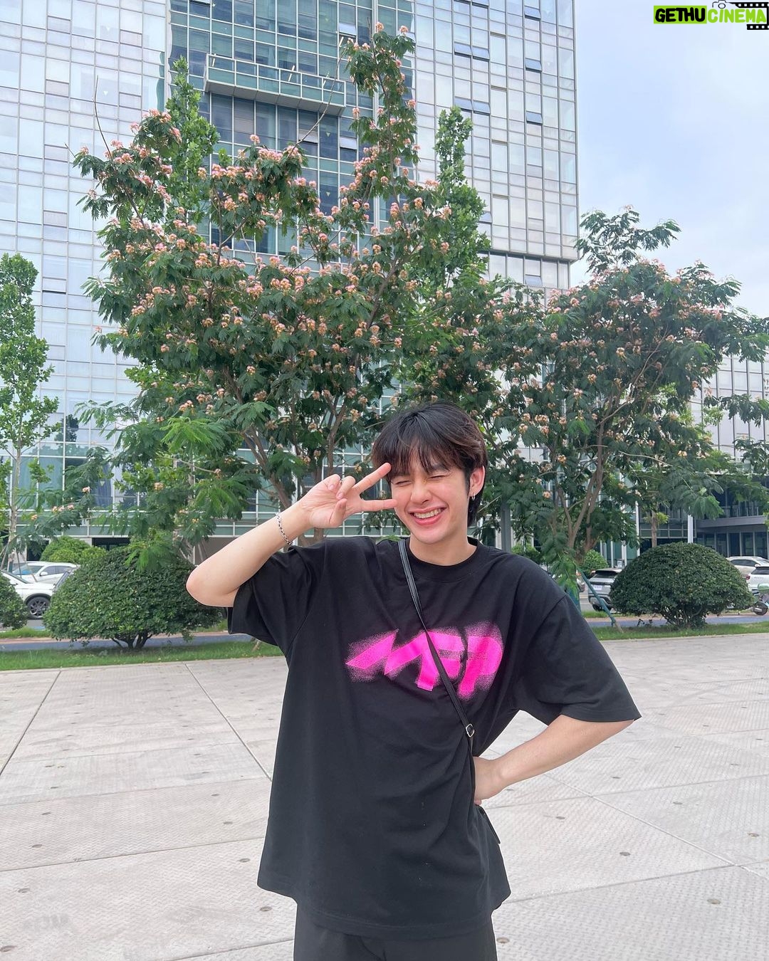 Pao Piched Jongjaihan Instagram - คุณน้องถ่ายให้พี่ได้ขายาวมากค่ะ 😂😂 . 📸 : @aumitkm Changsha, Hunan, China