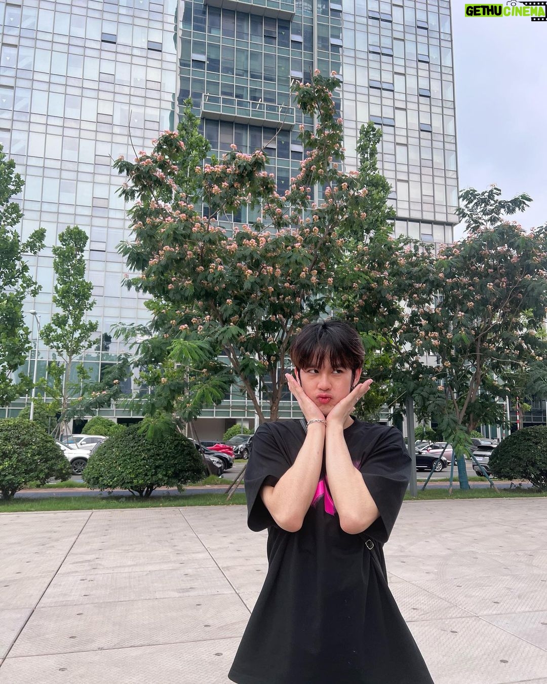 Pao Piched Jongjaihan Instagram - คุณน้องถ่ายให้พี่ได้ขายาวมากค่ะ 😂😂 . 📸 : @aumitkm Changsha, Hunan, China